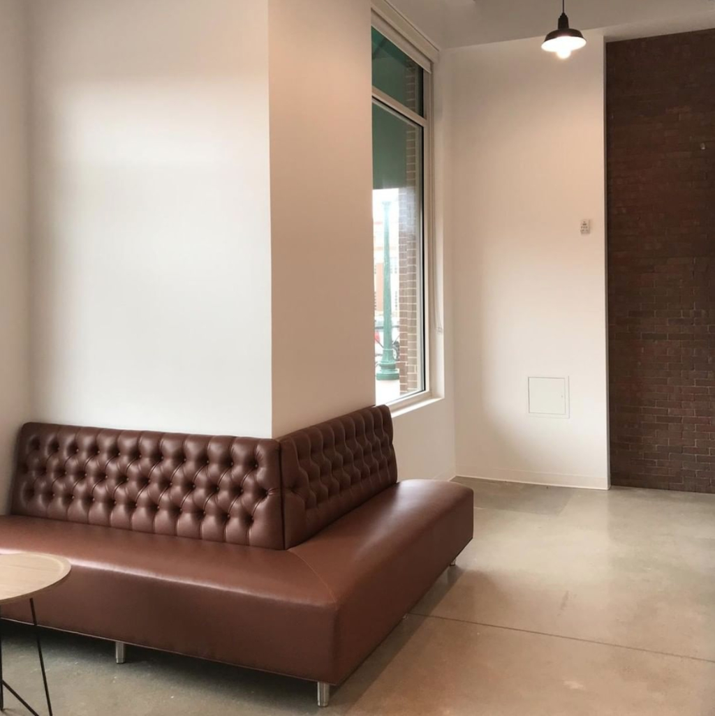 Wrap an unused corner, enhance the look with diamond hand-tufting