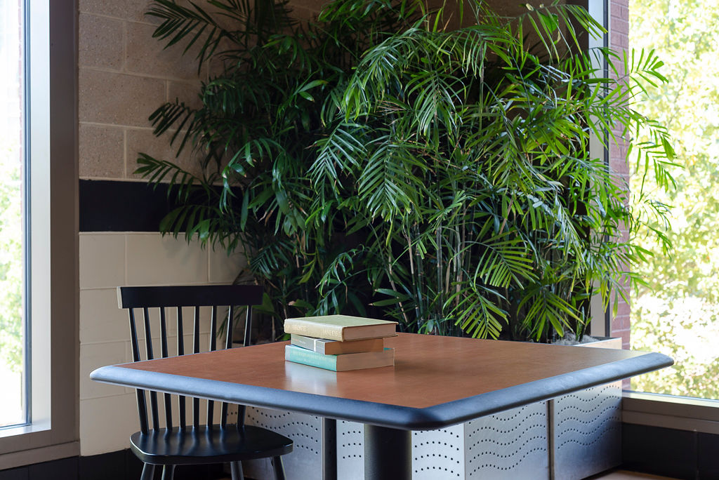 NeoCast Tabletop, Greta Chair